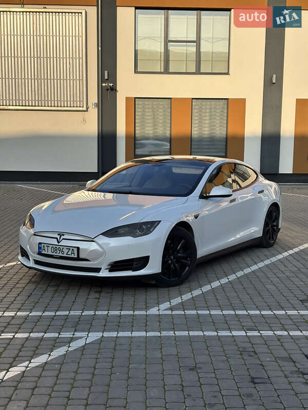 Лифтбек Tesla Model S 2013 в 