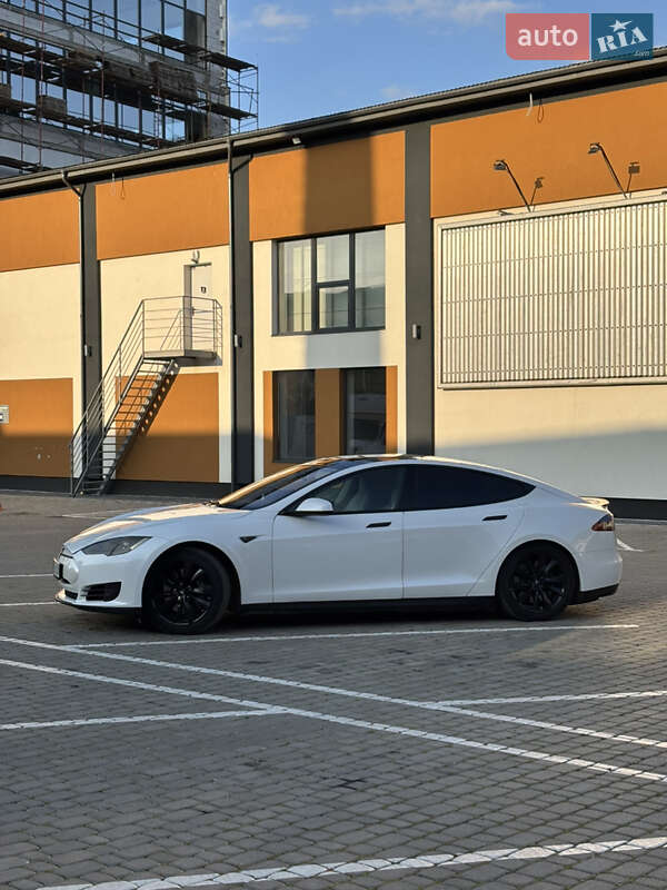 Лифтбек Tesla Model S 2013 в Коломые