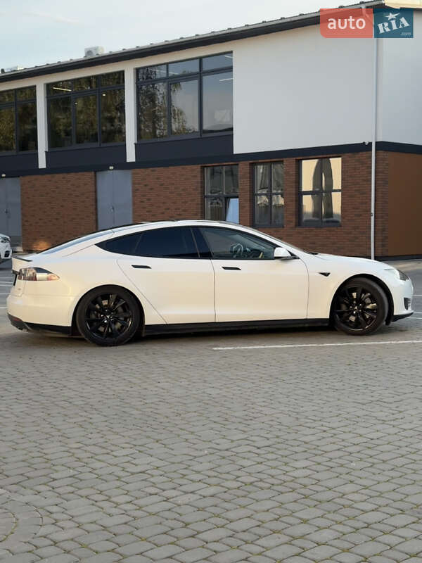 Лифтбек Tesla Model S 2013 в Коломые