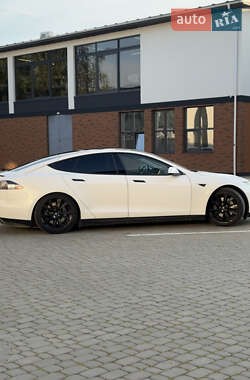 Лифтбек Tesla Model S 2013 в 