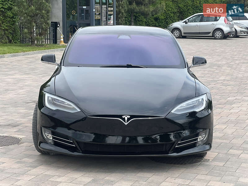 Лифтбек Tesla Model S 2019 в Ивано-Франковске