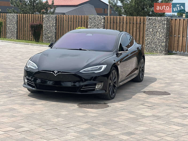 Лифтбек Tesla Model S 2019 в Ивано-Франковске
