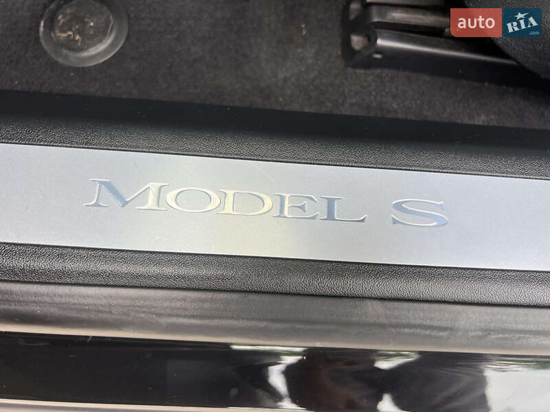 Лифтбек Tesla Model S 2019 в Ивано-Франковске