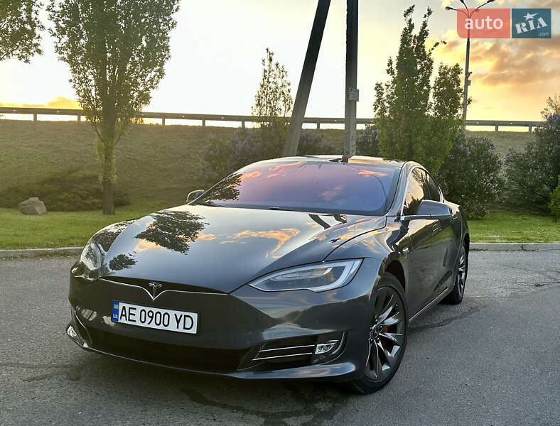 Лифтбек Tesla Model S 2018 в 