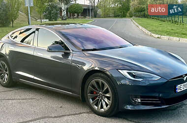 Лифтбек Tesla Model S 2018 в 