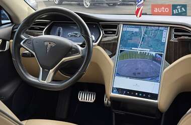 Лифтбек Tesla Model S 2013 в 