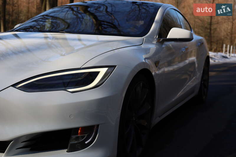 Ліфтбек Tesla Model S 2016 в Луцьку