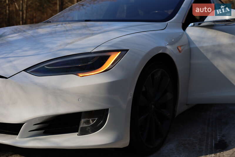 Ліфтбек Tesla Model S 2016 в Луцьку