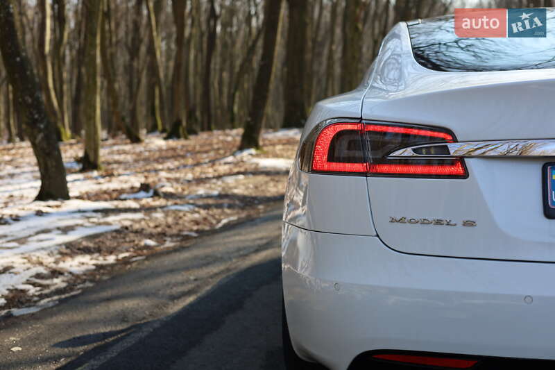 Ліфтбек Tesla Model S 2016 в Луцьку
