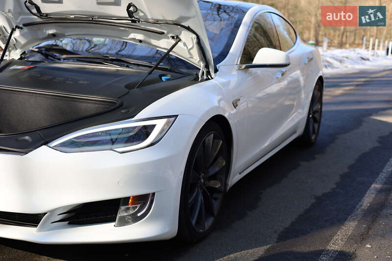Ліфтбек Tesla Model S 2016 в Луцьку