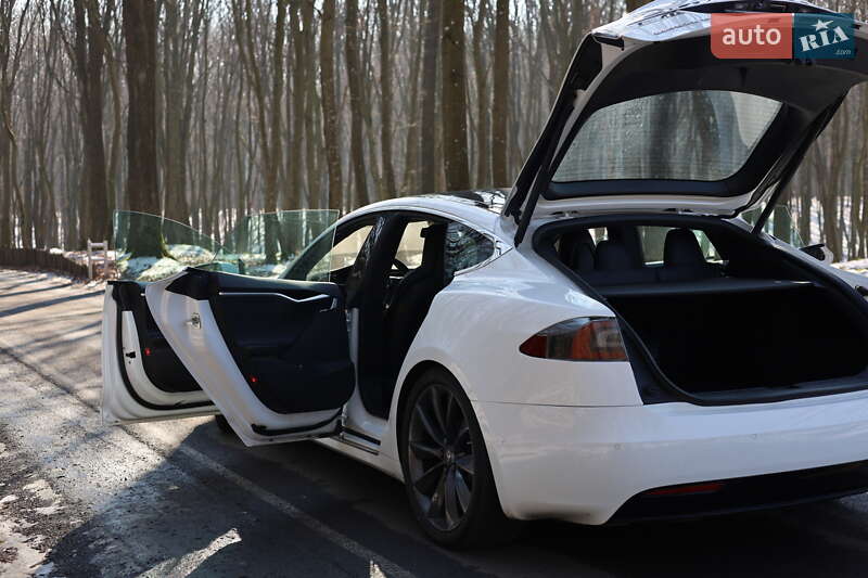 Ліфтбек Tesla Model S 2016 в Луцьку