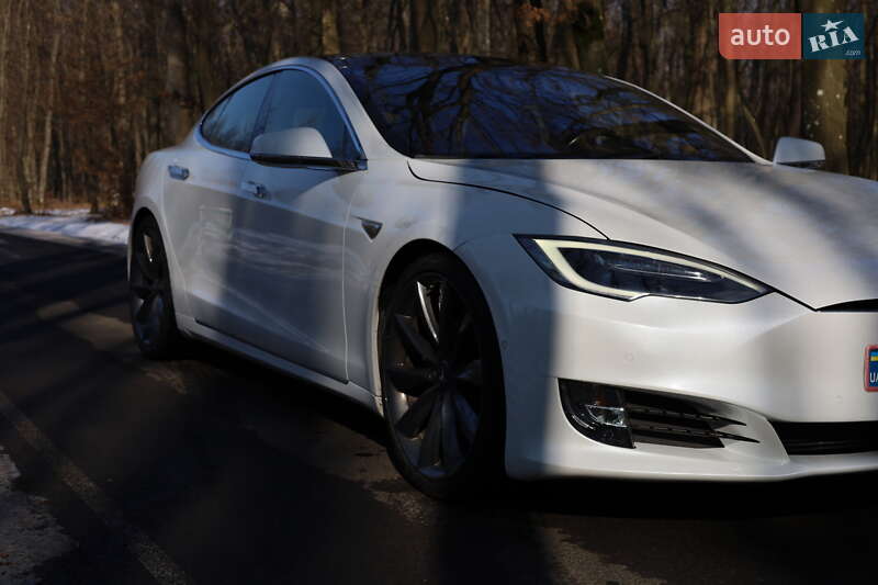 Ліфтбек Tesla Model S 2016 в Луцьку