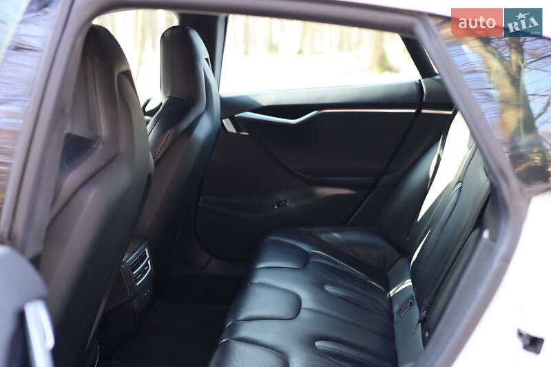 Ліфтбек Tesla Model S 2016 в Луцьку