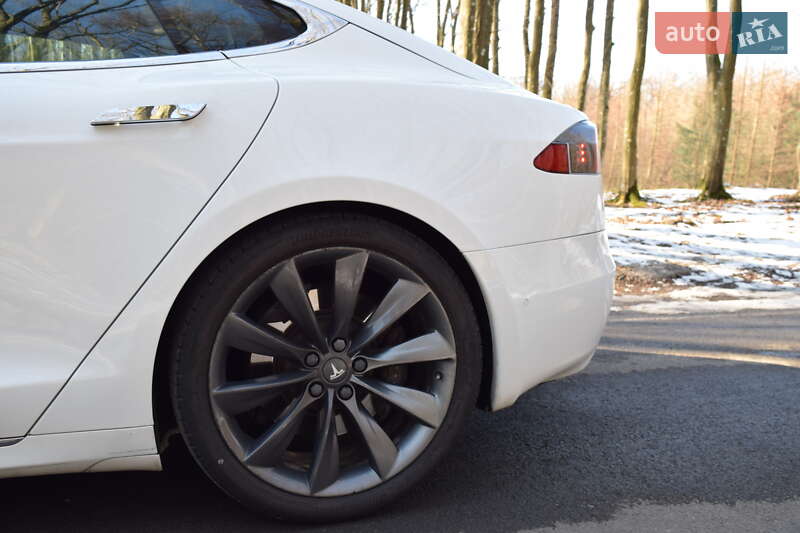 Ліфтбек Tesla Model S 2016 в Луцьку