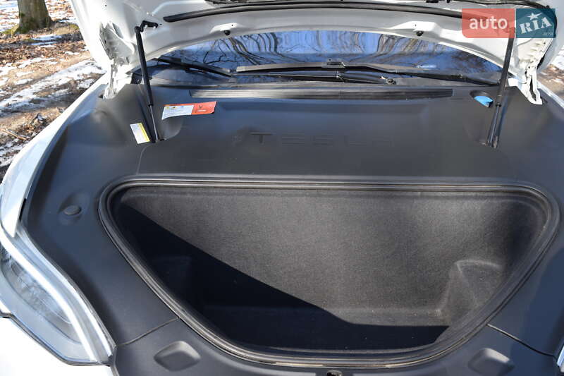 Ліфтбек Tesla Model S 2016 в Луцьку