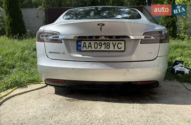 Лифтбек Tesla Model S 2017 в 