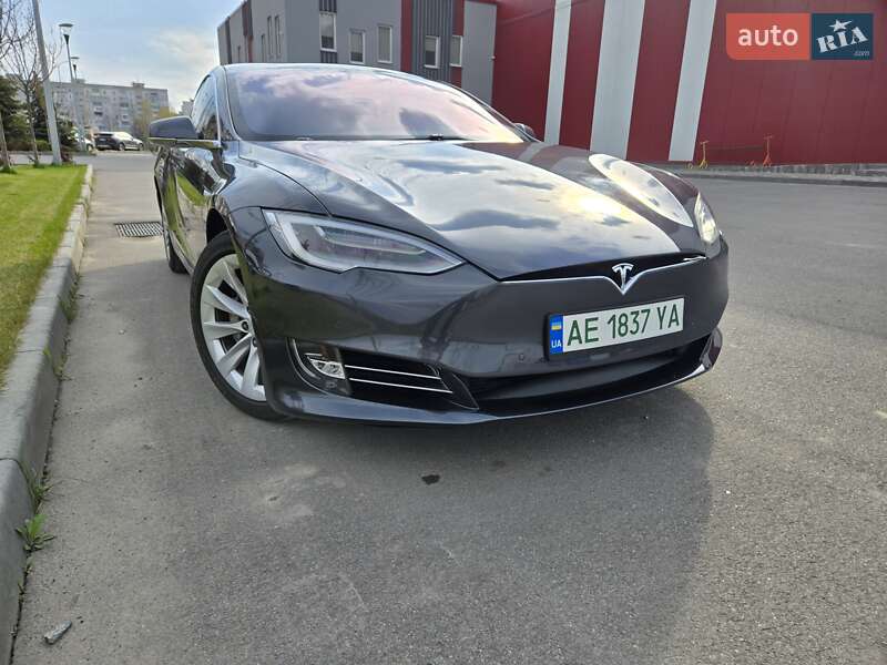 Tesla Model S 2019