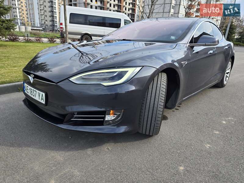 Лифтбек Tesla Model S 2019 в Днепре