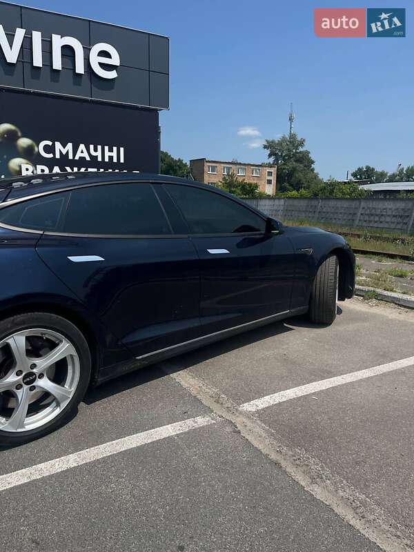 Лифтбек Tesla Model S 2014 в Вышгороде