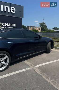 Лифтбек Tesla Model S 2014 в 