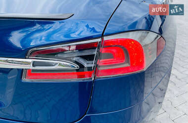 Лифтбек Tesla Model S 2016 в 