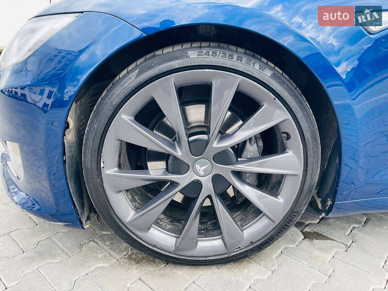 Ліфтбек Tesla Model S 2016 в Хмельницькому