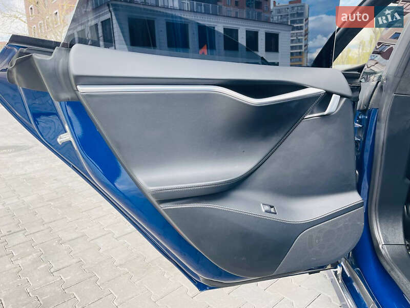 Ліфтбек Tesla Model S 2016 в Хмельницькому