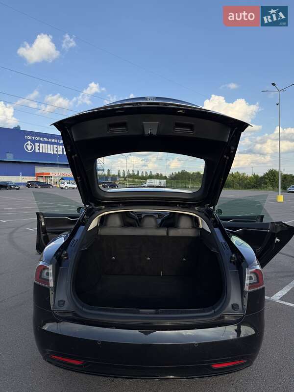 Ліфтбек Tesla Model S 2016 в Рівному