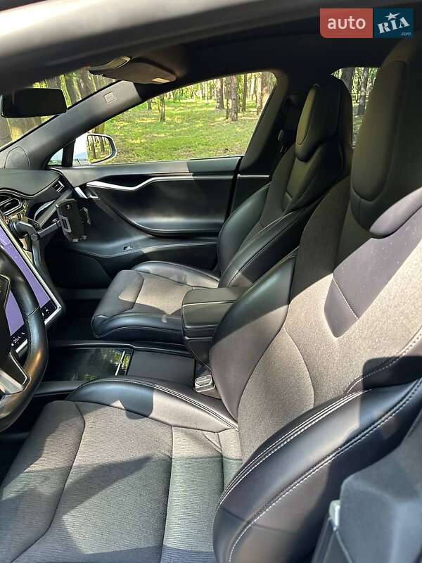 Ліфтбек Tesla Model S 2017 в Києві