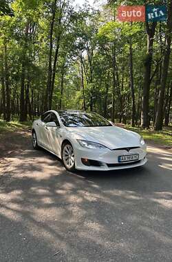 Лифтбек Tesla Model S 2017 в 