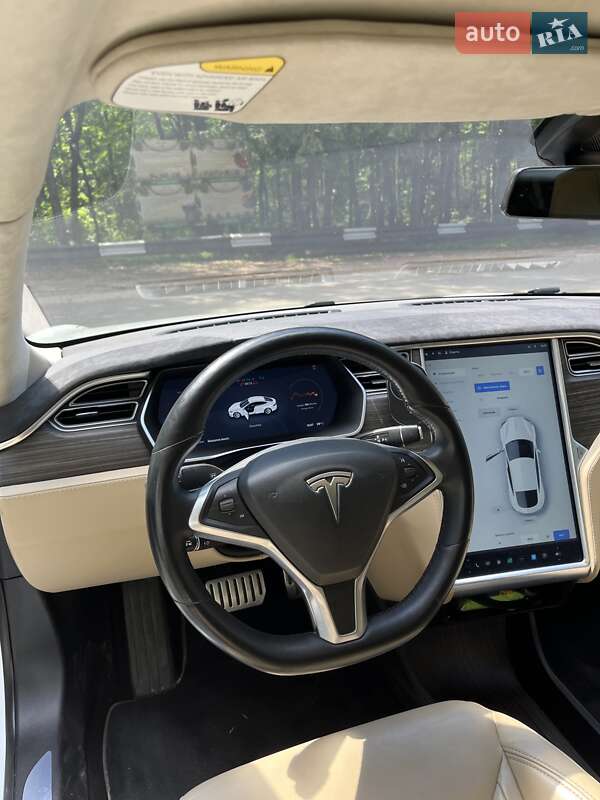 Лифтбек Tesla Model S 2015 в Киеве