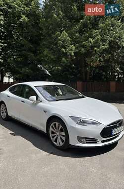 Ліфтбек Tesla Model S 2015 в Києві