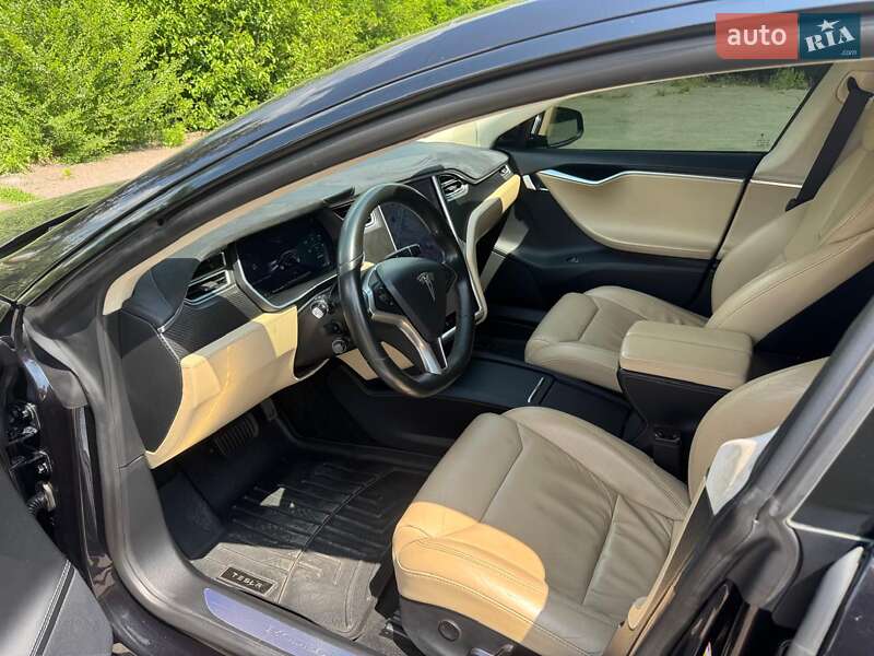 Лифтбек Tesla Model S 2017 в Кривом Роге