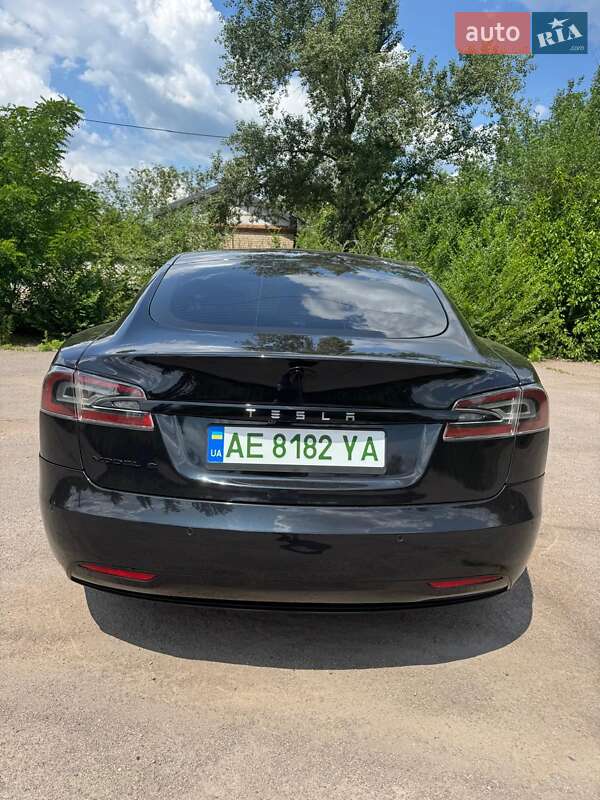 Лифтбек Tesla Model S 2017 в Кривом Роге