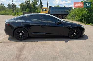 Лифтбек Tesla Model S 2017 в 