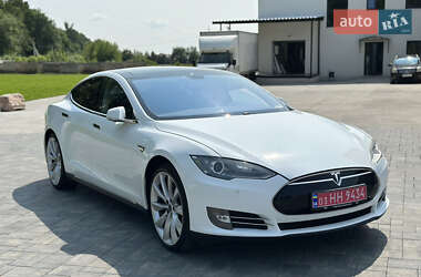Лифтбек Tesla Model S 2015 в Луцке