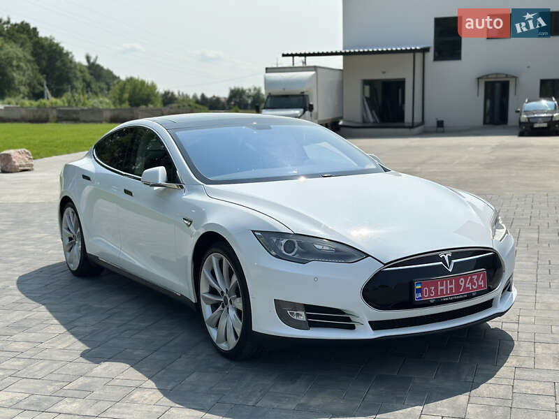 Tesla Model S 2015
