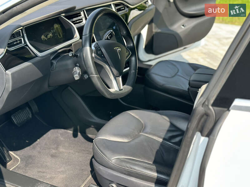 Лифтбек Tesla Model S 2015 в Луцке фото 33 Лифтбек Tesla Model S 2015 в Луцке
