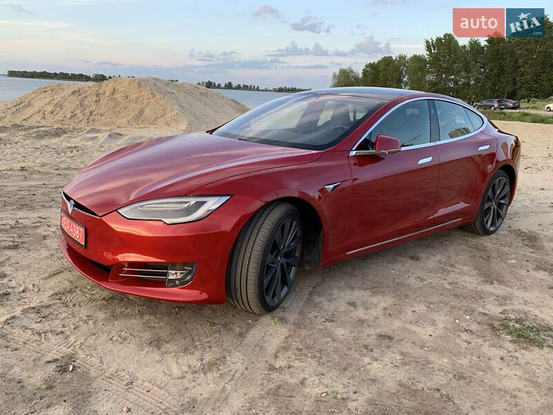 Лифтбек Tesla Model S 2018 в 