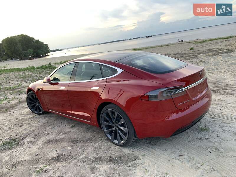 Лифтбек Tesla Model S 2018 в Черкассах
