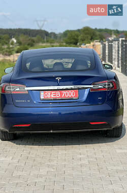 Лифтбек Tesla Model S 2016 в 