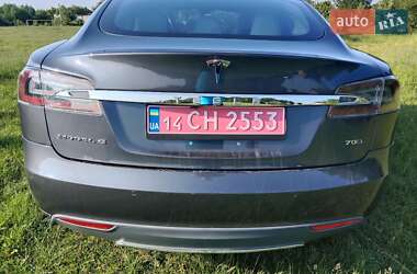 Лифтбек Tesla Model S 2015 в 