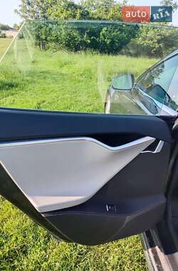 Лифтбек Tesla Model S 2015 в 