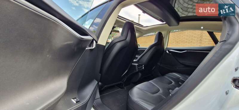 Ліфтбек Tesla Model S 2014 в Красилові