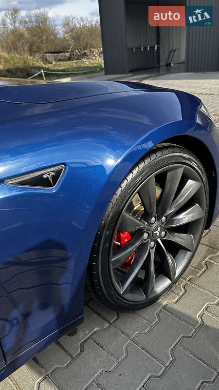 Лифтбек Tesla Model S 2016 в Львове
