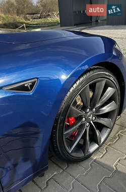 Лифтбек Tesla Model S 2016 в 