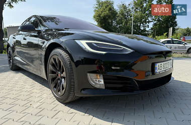 Лифтбек Tesla Model S 2019 в Виннице