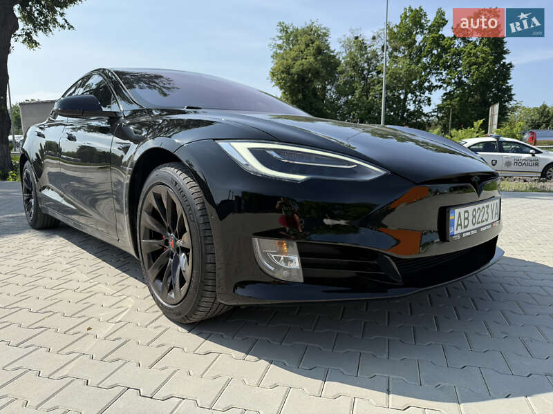 Лифтбек Tesla Model S 2019 в Виннице