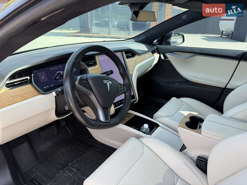 Лифтбек Tesla Model S 2019 в Виннице