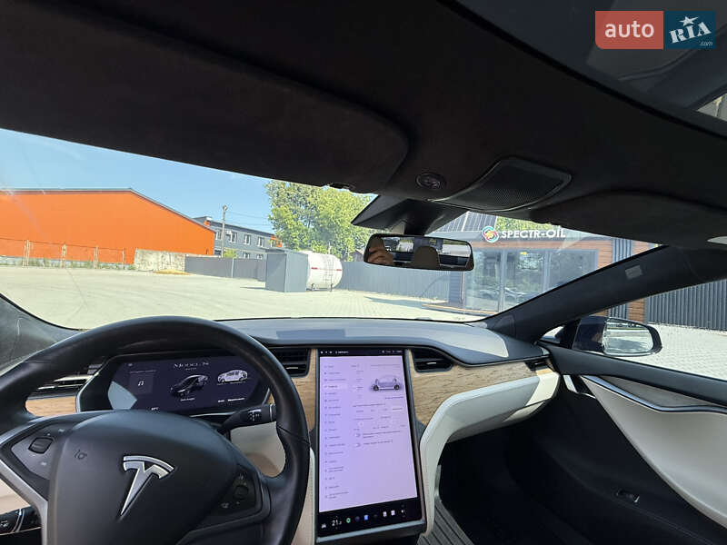 Лифтбек Tesla Model S 2019 в Виннице